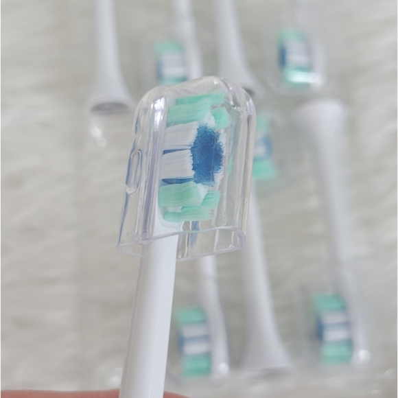 KHBO - 8 Toothbrush Refills - Picture 2 of 6